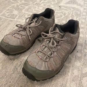 Columbia Pima Hiking shoe 9.5